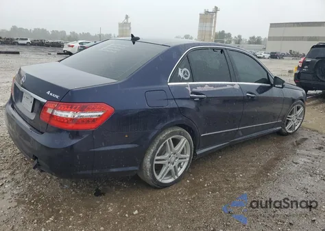 2010 Mercedes-Benz E 550 4Matic z USA, uszkodzony, nr VIN WDDHF9AB4AA222015